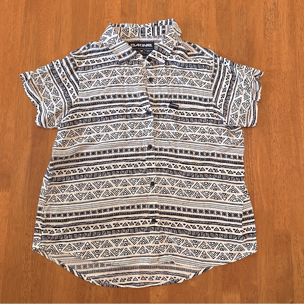 Dakine button blouse with pocket, black and ivory pattern, size Medium